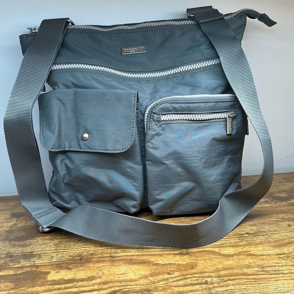 Baggallini Gray Crossbody Shoulder Bag Organizer Multi Pocket Purse Handbag